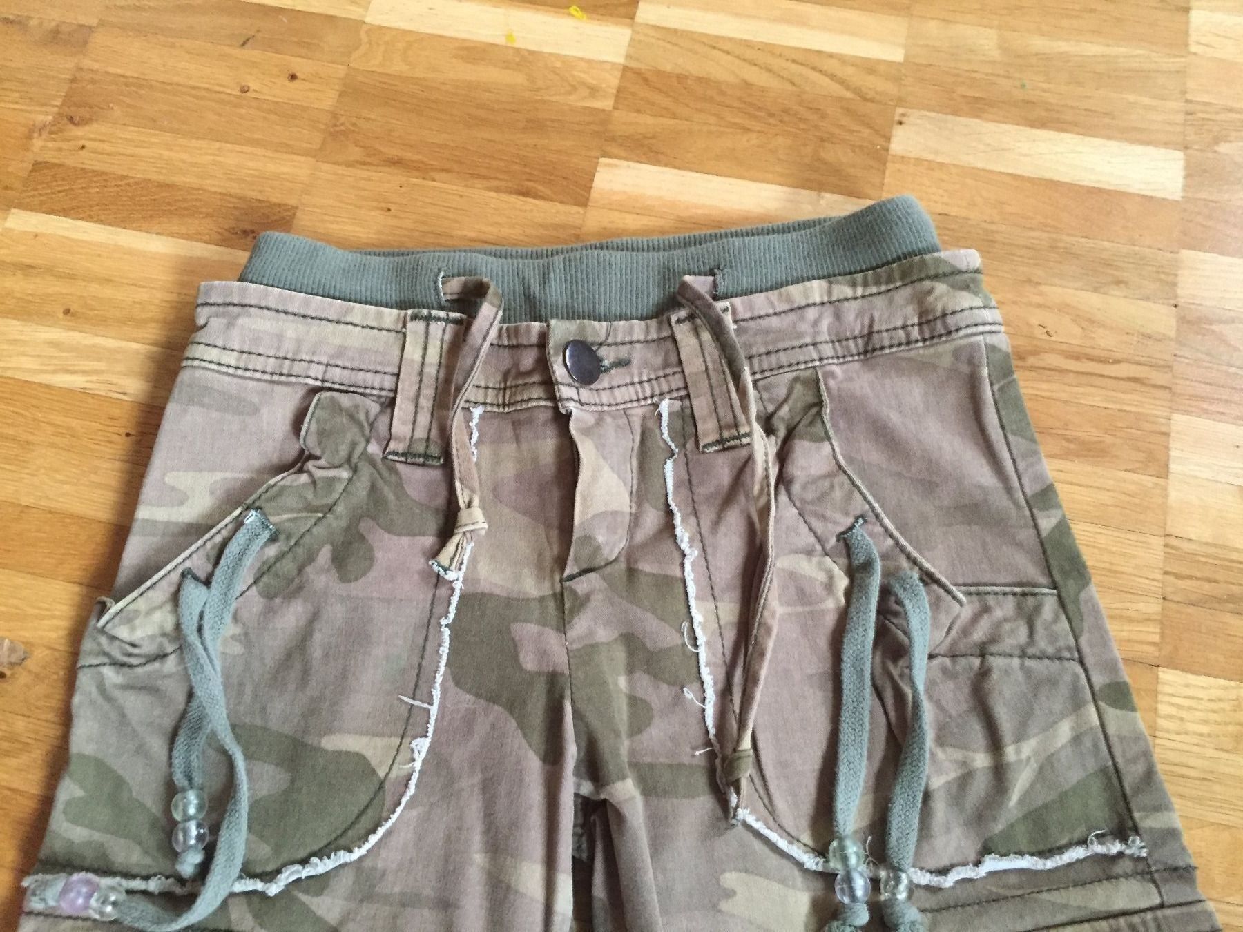 Pantaloni: Hose, Girls Gr.122, Camouflage – Usato da Kastanienbaum venduto da Muenchnerkindl1 1