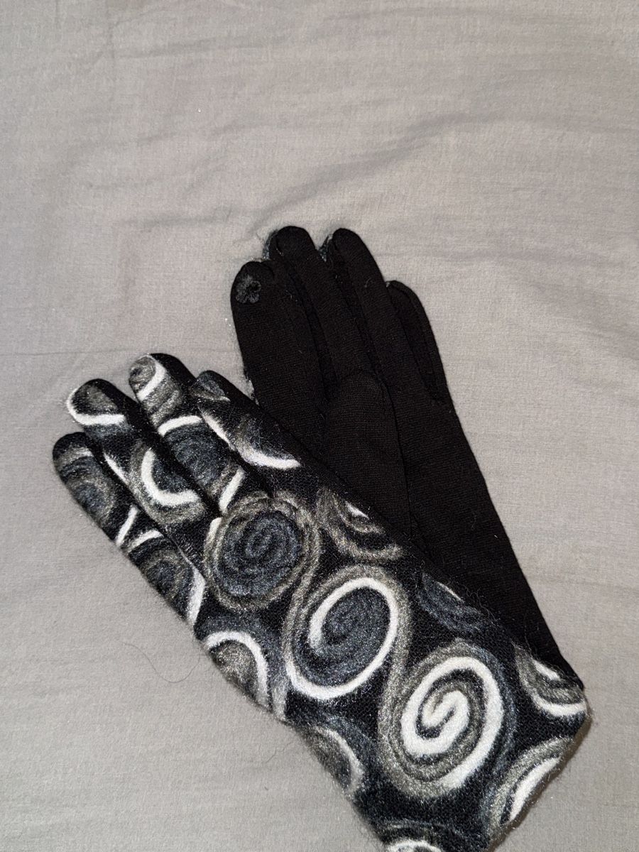 Handschuhe & Handstulpen: SCHWARZE HANDSCHUHE MIT SPIRALMUSTER – Gebraucht aus Schlieren von kle_dis 1