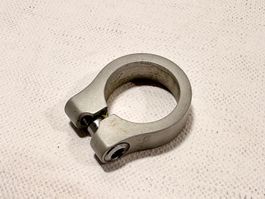 Unknown Alu Sattelstützen Klemme 27.2mm mit Schrauben NOS