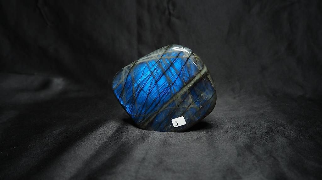Edelsteine: Labradorite en forme libre (401g) – Neu und originalverpackt aus Granges-Marnand von MineralEclat