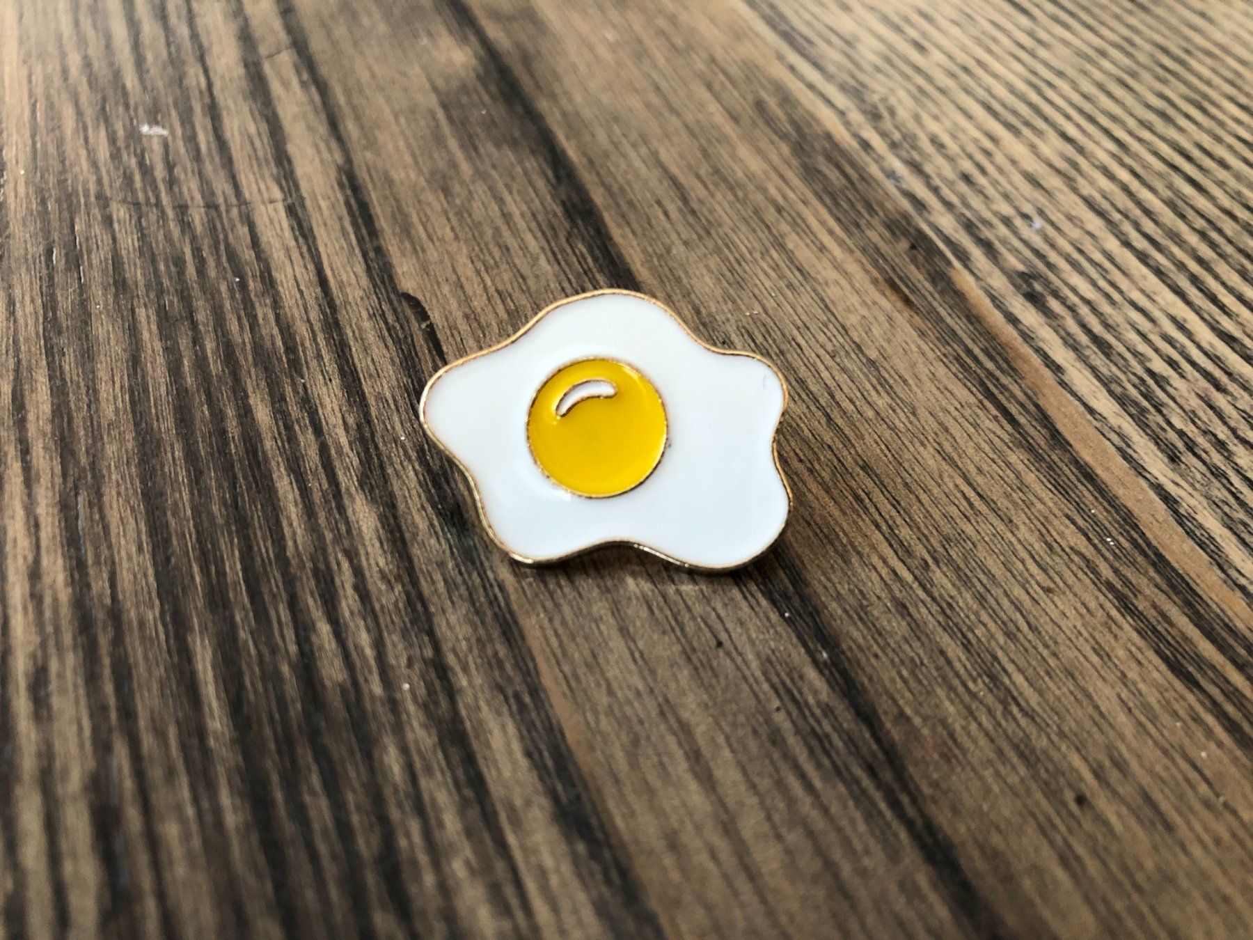 Spille & Fermagli: Pin Anstecker Spiegelei Ei Omlett Frühstück – Nuovo e nell'imballaggio originale da Berg am Irchel venduto da Zweiti_Chance