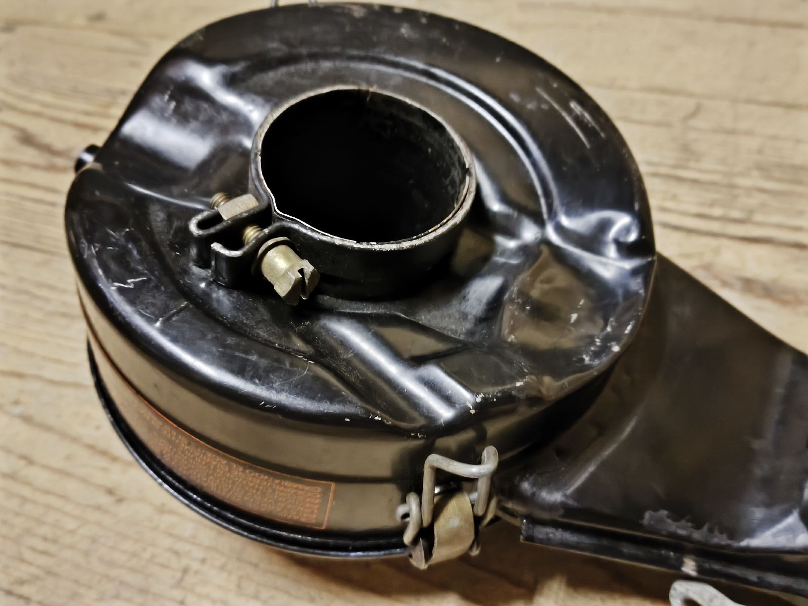 Volkswagen Tutti pezzi di ricambio auto: Luftfilterkasten VW Käfer – Usato da Lausen venduto da Chaldrian 3