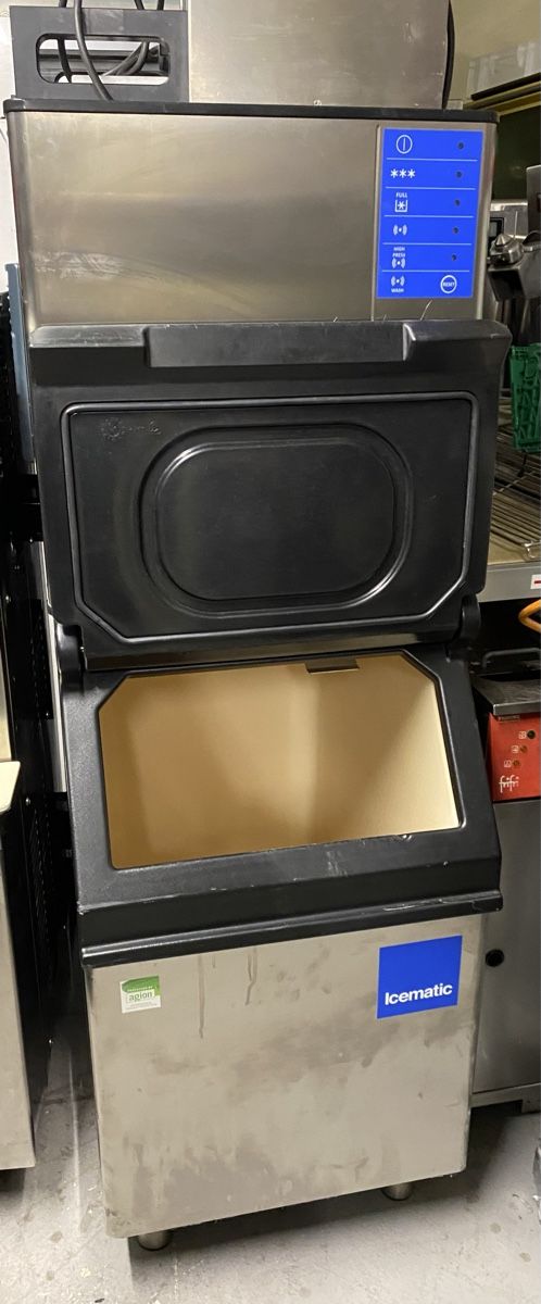 Elettrodomestici da cucina: Eiswürfelmaschine – Usato da Dietikon venduto da dia_y8y5 3