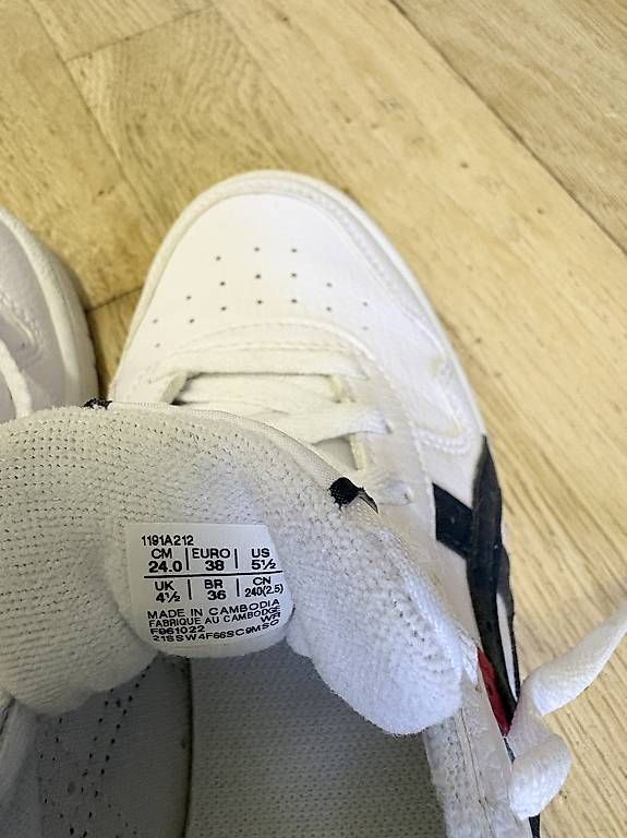 Asics Damenschuhe: Weisse Sneakers Asics – Gebraucht aus Basel von ale_vrd5 4