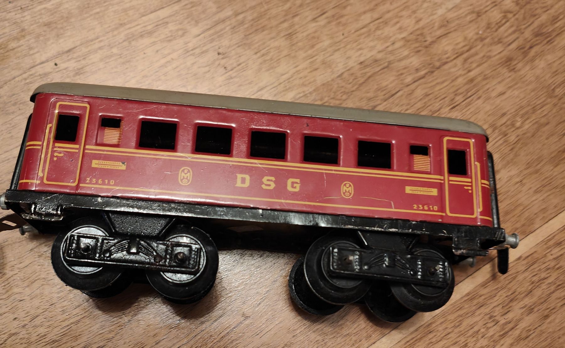 Modellini di ferrovie: Eisenbahnwagen DSG Spur 0 – Usato da Flumenthal venduto da mar_wyw8
