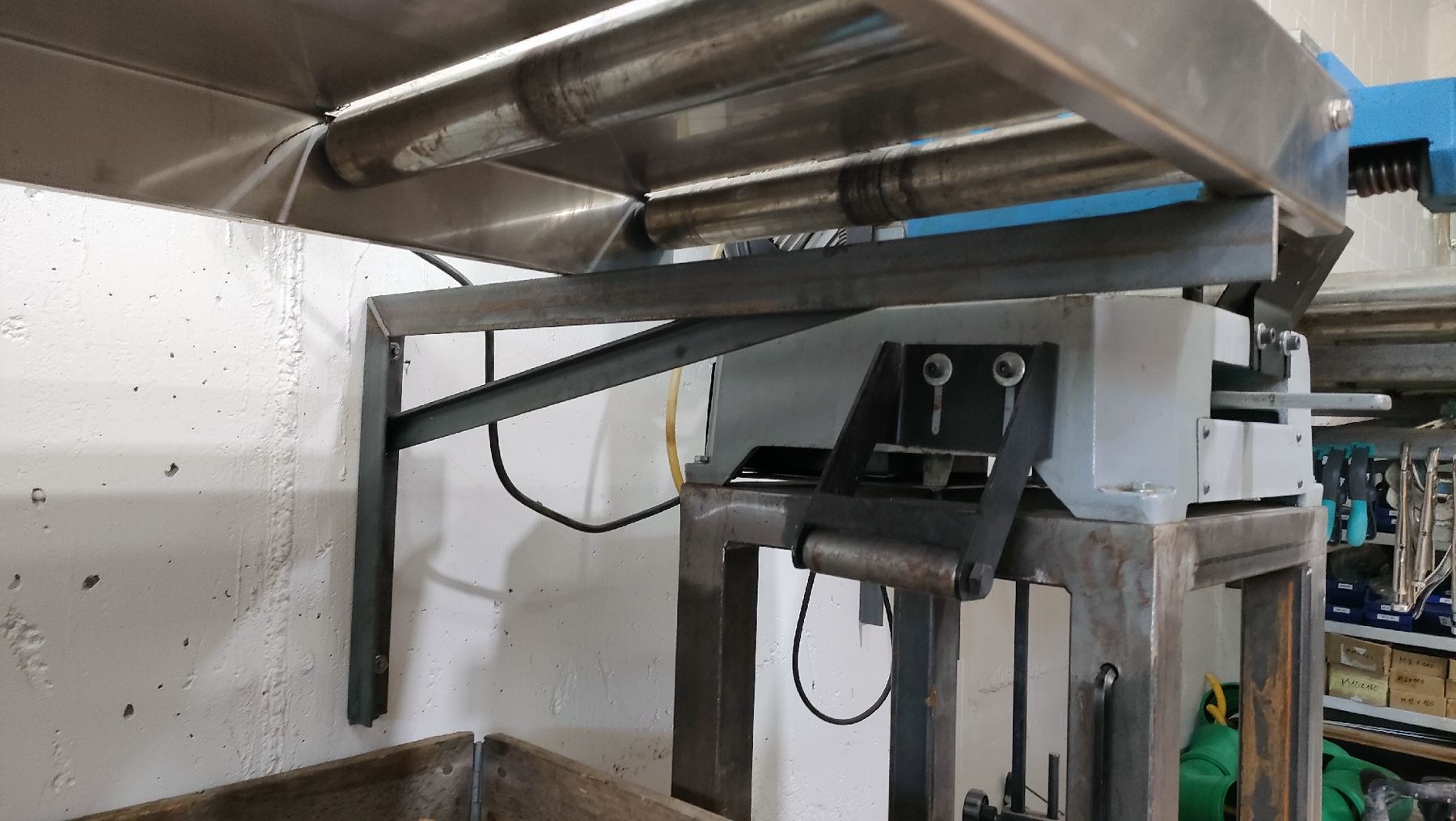 Alle Maschinen: Metallkreissäge mit Gestell und Rollbahn – Gebraucht aus Winterthur von Sulai-one 5