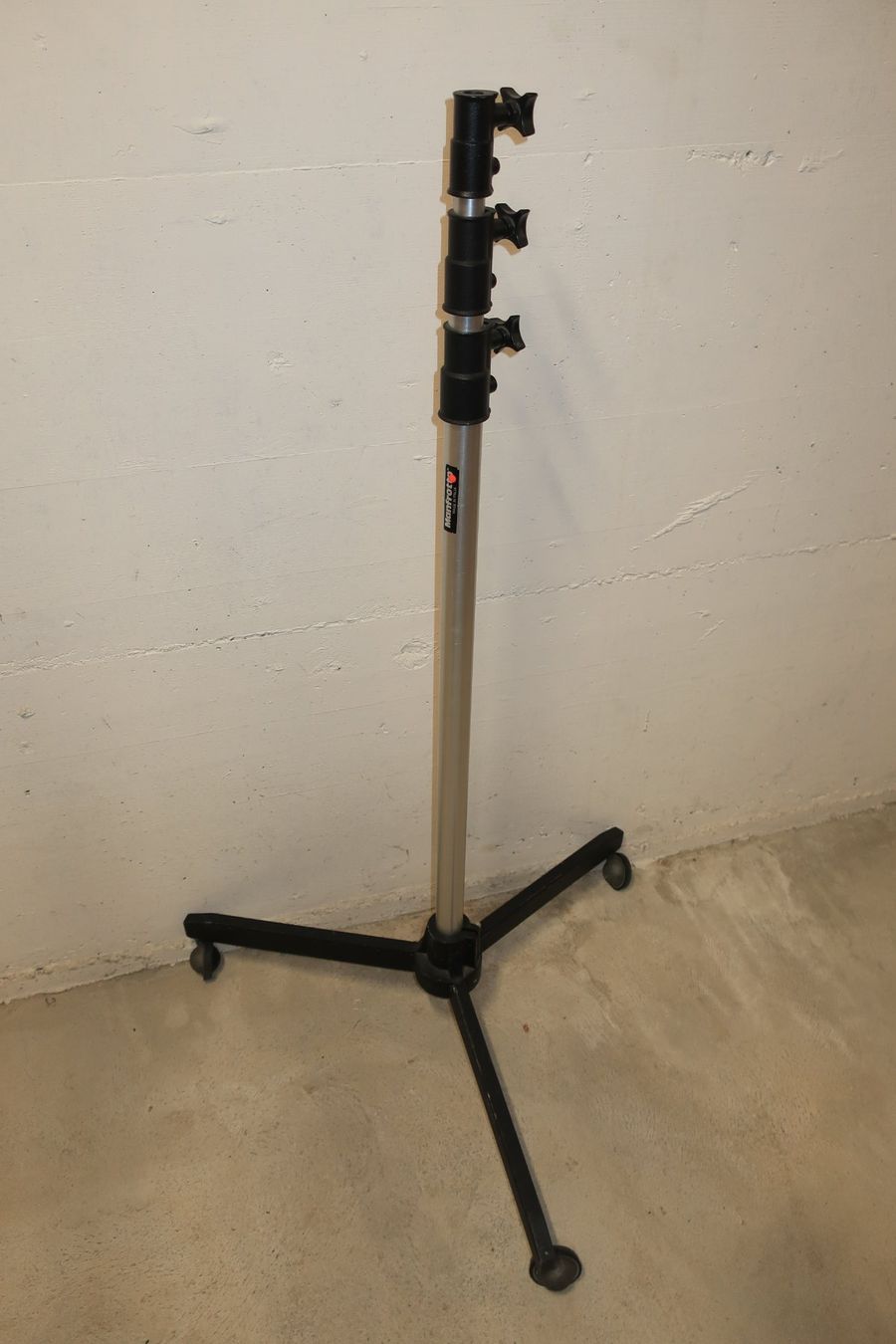 Manfrotto Treppiedi & Teste: Manfrotto Lampen Stativ mit Rollfuss klappbar D 35mm – Usato da Zürich venduto da dnk_nrd8