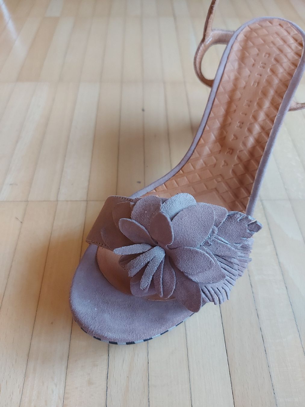 Chie Mihara Scarpe da donna: Chie Mihara Sandalen, beige, Gr. 39 – Nuovo (secondo la descrizione) da Oberengstringen venduto da PaolaDe 3
