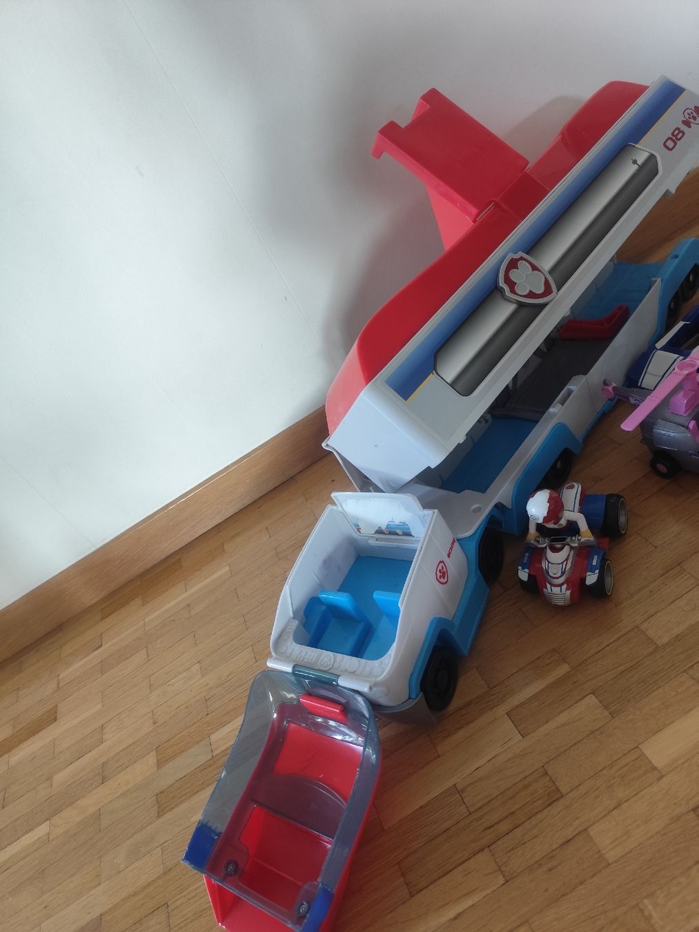 Giocattoli: Paw Patrol bus mit Figuren  – Usato da Oberaegeri venduto da frappe5 1