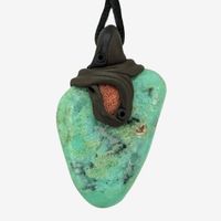 Chrysopras Steinanhänger mit zusätzlich eingefasster Koralle