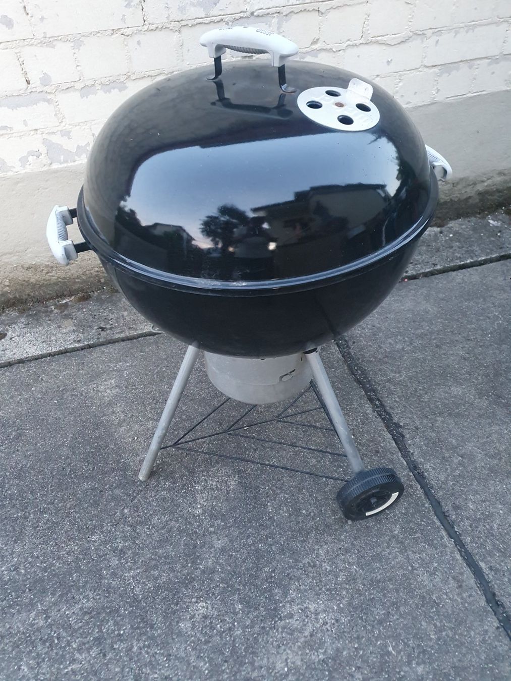Weber Grils: Weber original Kugelgrill 57cm – D'occasion à Münchenstein par Clairejessica
