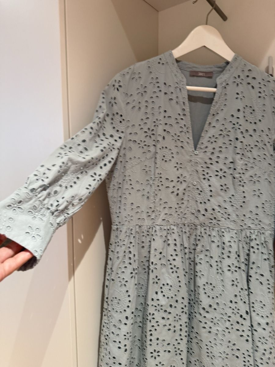 Vestiti: Kleid mit Lochstickerei hellblau Grösse M – Usato da Regensdorf venduto da aid_hl7v 1
