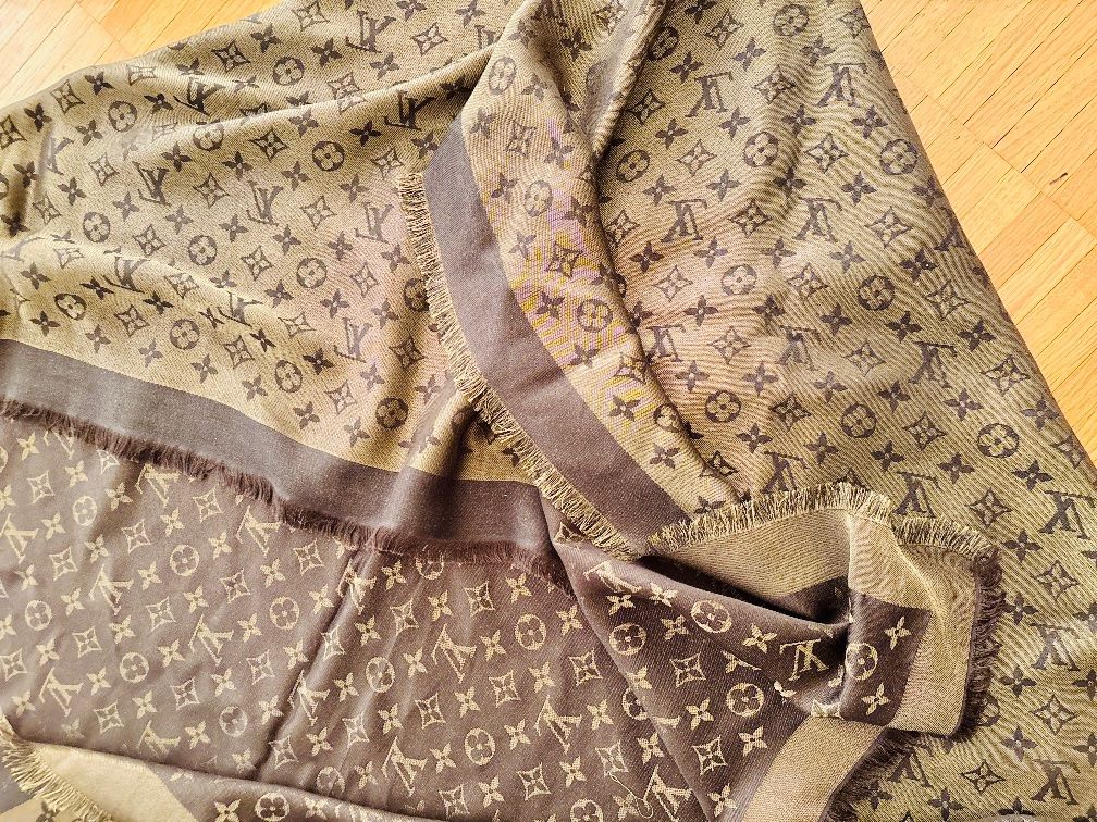 Louis Vuitton Foulards & écharpes: Louis Vuitton Monogram Shine Seidenschal – Neuf (Voir description) à Zurich par MX1000 1