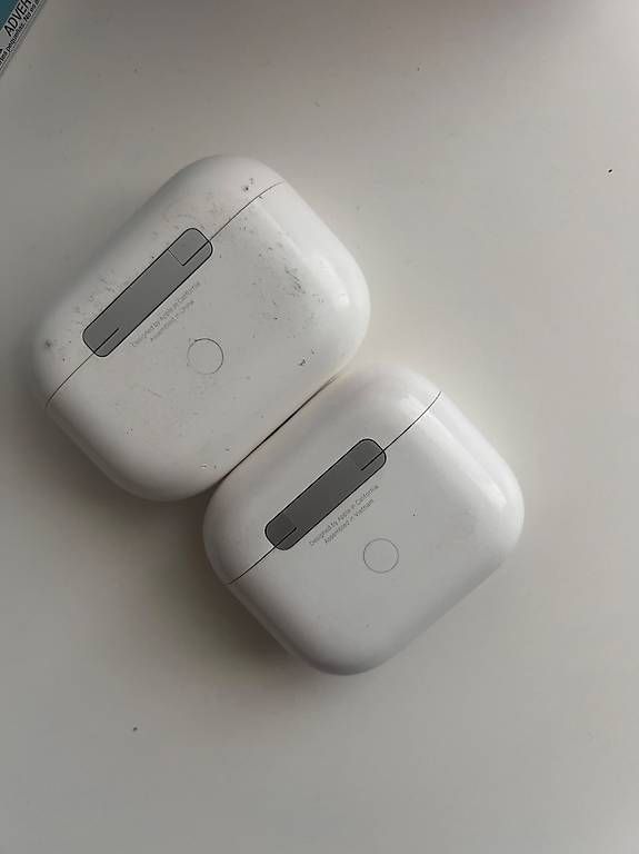 Casques audio: VENDO CUSTODIA ARIPODS – D'occasion à Tenero par loa_7m8d