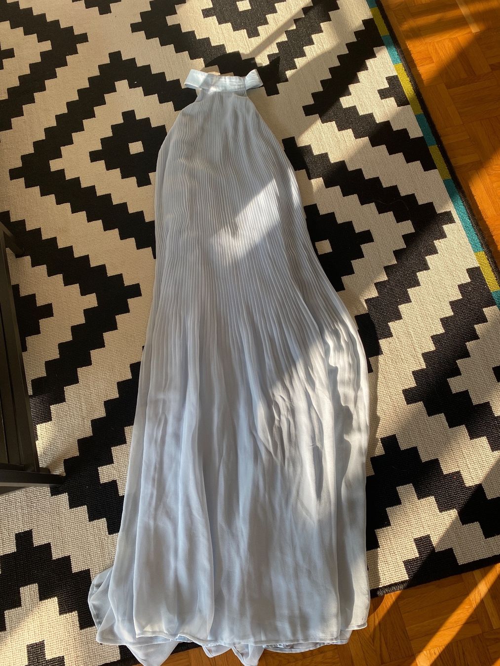 H&M Vestiti: Hellblaues Midi Abendkleid, Grösse 34 – Usato da Neuenhof venduto da UrbanBags