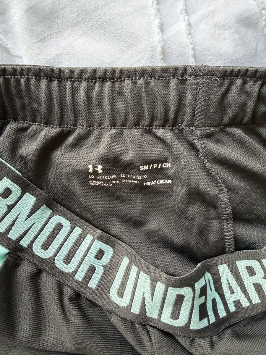 Under Armour Kleiderpakete: Short Under Armour – Gebraucht aus Eclépens von Lisa148900 2