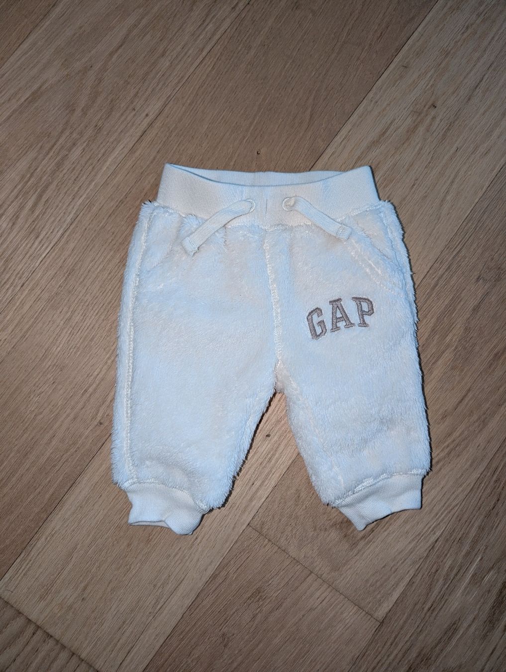 Gap Pantaloni: GAP flauschige Hose, weiss, Grösse 1-3M – Nuovo (secondo la descrizione) da Uitikon Waldegg venduto da rah_5p85