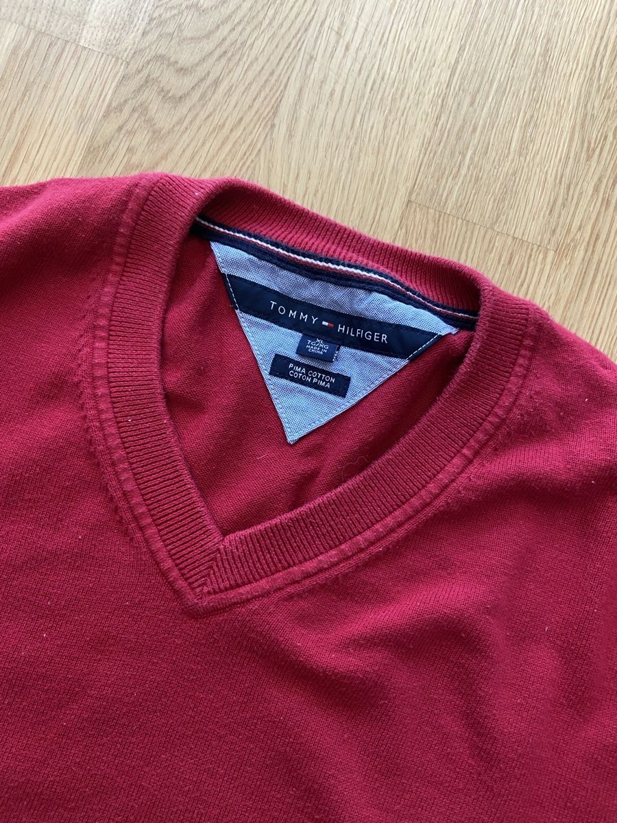 Tommy Hilfiger Maglioni & Felpe: Tommy Hilfiger V-Neck – Usato da Schaffhausen venduto da golazo_vines 3