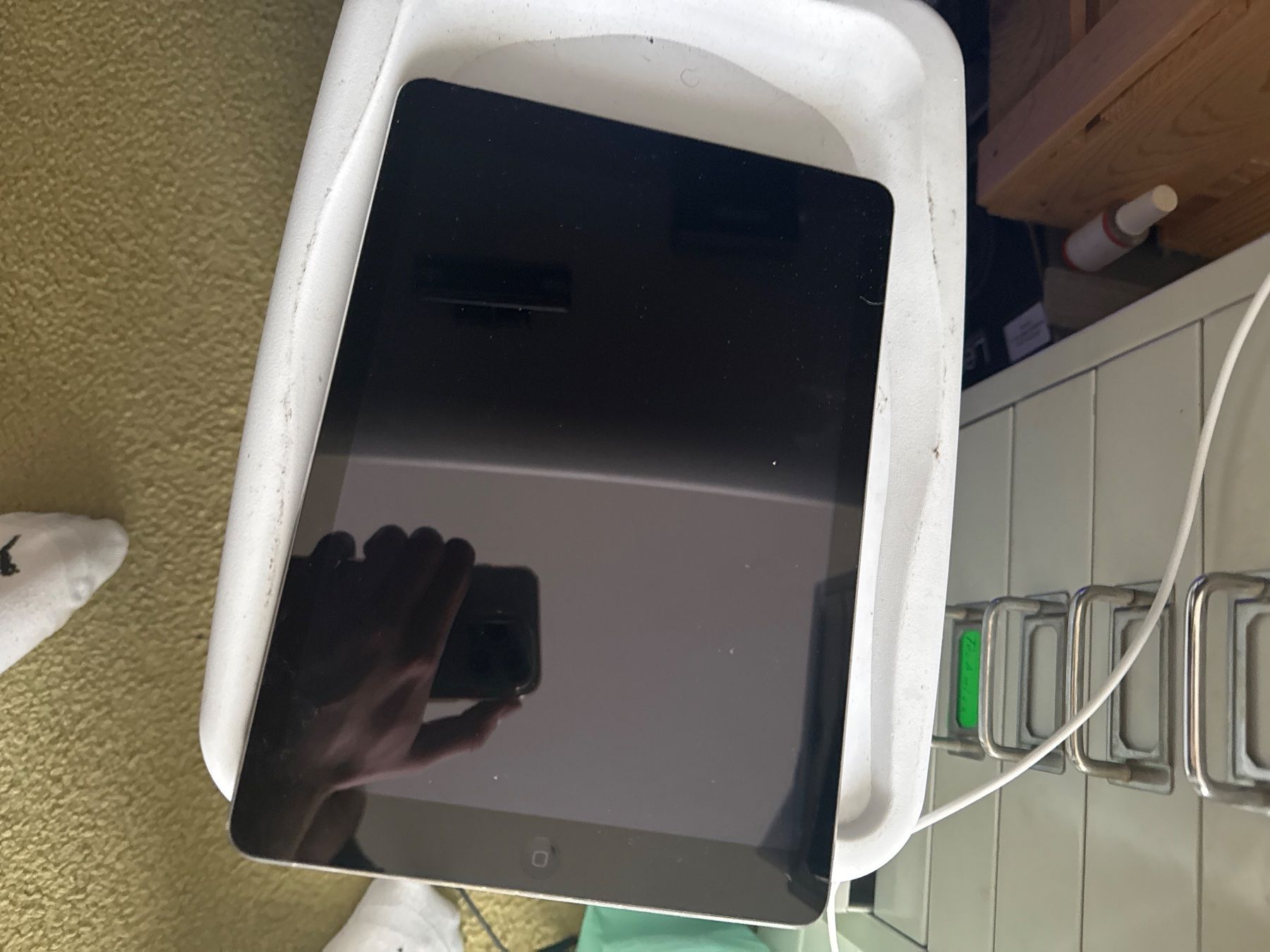 Apple Tablet PC: Ipad Air - A1475 - icloude - Display gut!!! – Difettoso da Olten venduto da HoYa01 1