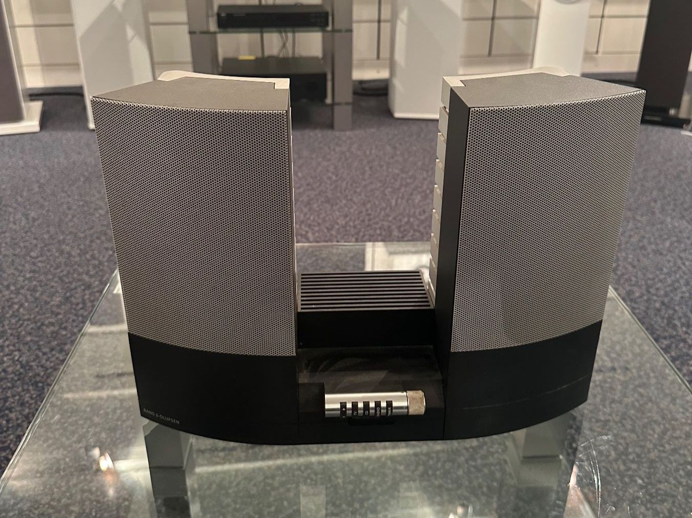 Bang & Olufsen Lautsprecher: Bang & Olufsen beoLab 2000 – Defekt aus Aarau von Bollaar