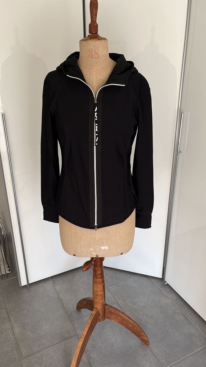 Marc Cain Jacken: Sportjacke MARC CAIN Gr. 34 – Gebraucht aus Widen von Ragusa33
