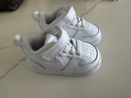 Baskets Nike blanches taille 18.5 EUR enfant
