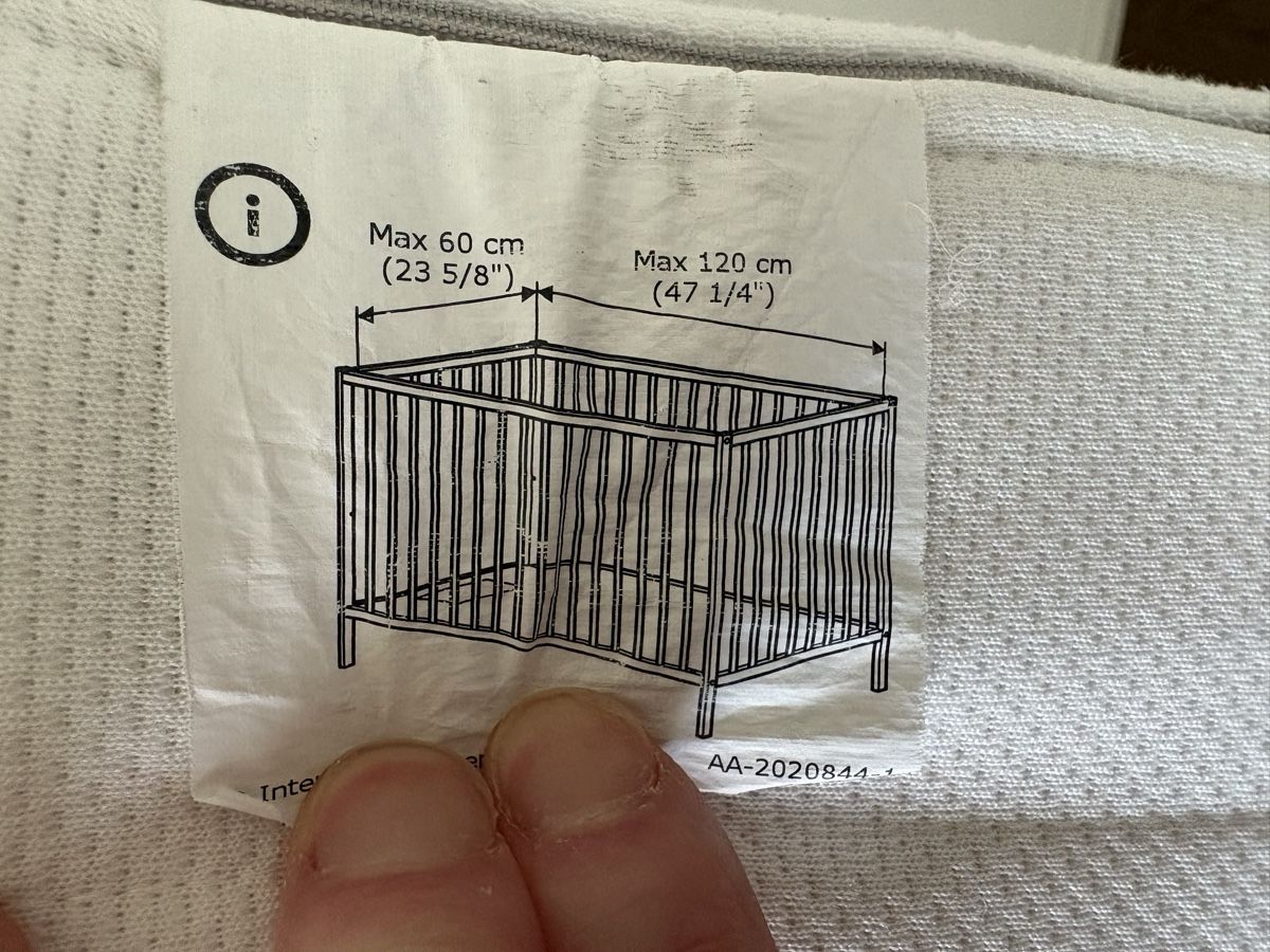 Lits: Babybett / Gitterbett mit Matratze – D'occasion à Oberwil b. Zug par damon78 2