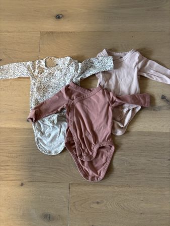 3 Langarm-Bodys in Grösse 56