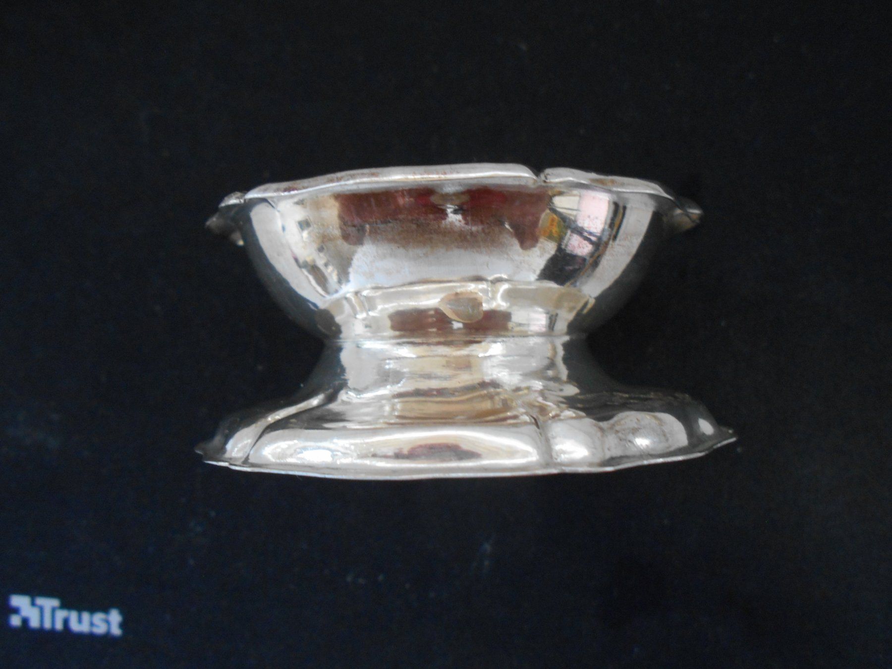 Plateaux: Hübsches versilbertes Schälchen Durchmesser ca. 7 cm – D'occasion à Hünibach par vielesachen 1