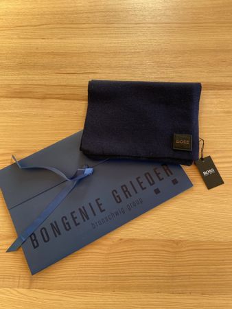 Nuova sciarpa blu Hugo Boss
