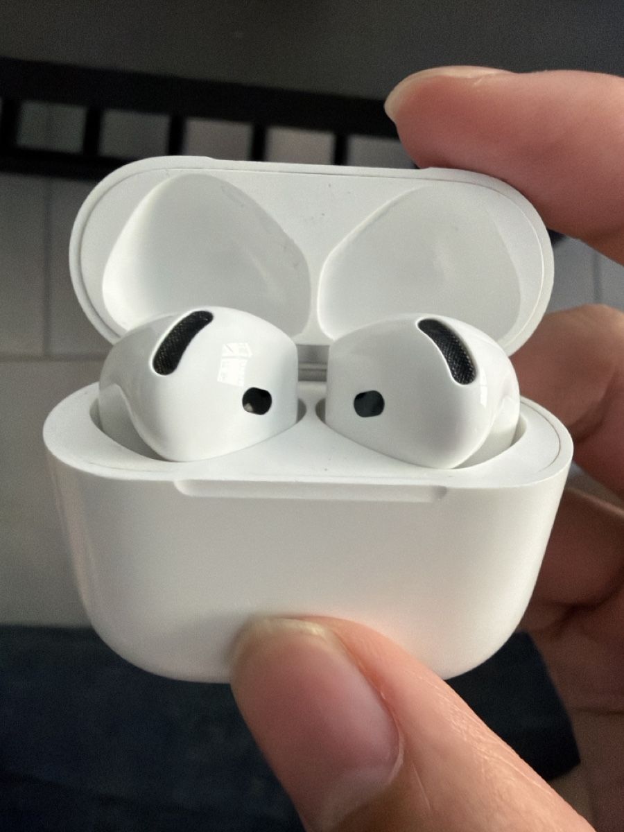 Apple Cuffie: Apple AirPods 4 good condition used – Usato da Bülach venduto da ZhengGong 1