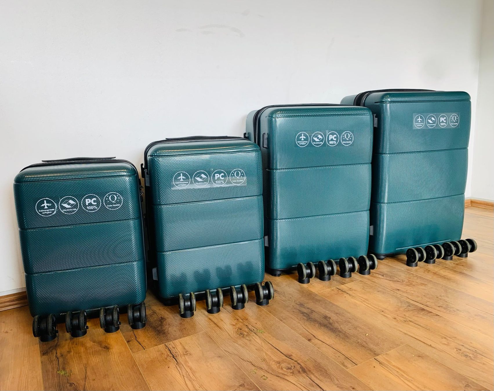 Valigie: 4 teiliges Koffer Polycarbonat gateBAG BUNDLE GRÜN NEU – Nuovo e nell'imballaggio originale da Bergdietikon venduto da shopAgent 8