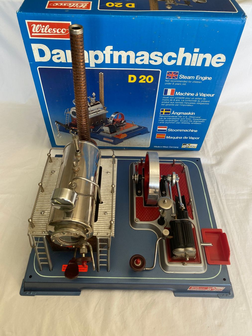 Wilesco Kit di modellismo & Modellini statici: Wilesco D20 Dampfmaschine mit Originalverpackung – Usato da Steinhausen venduto da Kruizer