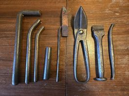 Konvolut alte Schmiede- & Metallwerkzeuge - 40 Stück, 10 kg