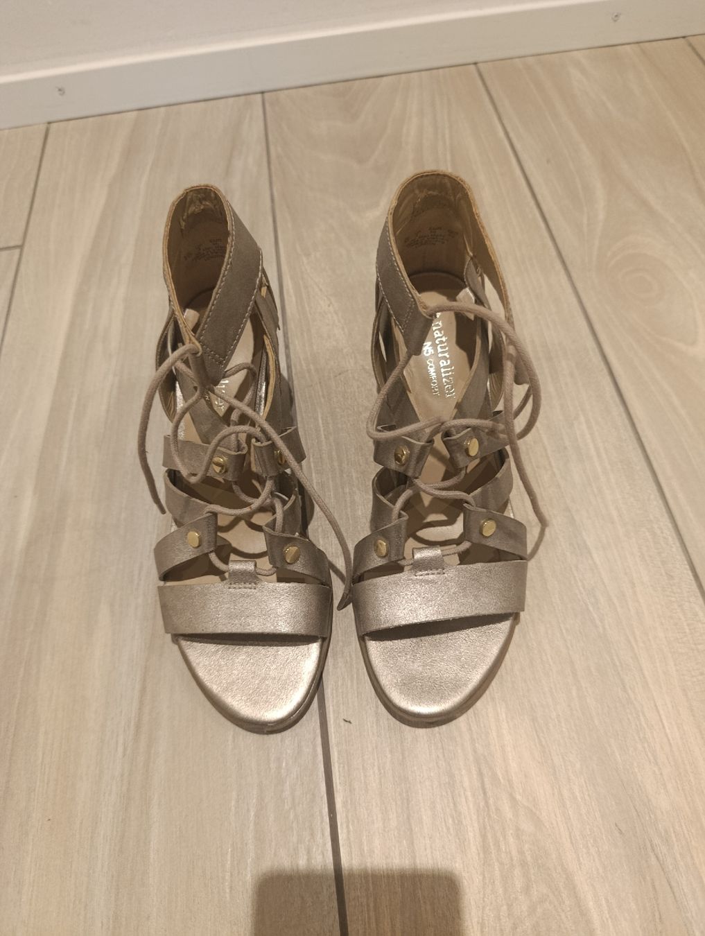 Damenschuhe: Goldene Sandalen mit Absatz in Gr. 37 – Gebraucht aus Dietikon von iksan 2