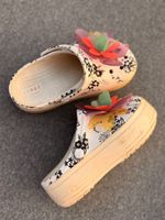 Crocs mit Blumenmuster, Grösse 33 ideal für den Sommer!