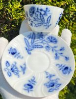 Seltene Mokkatasse Zwiebelmuster – Doppel‑Relief, 1860–1890