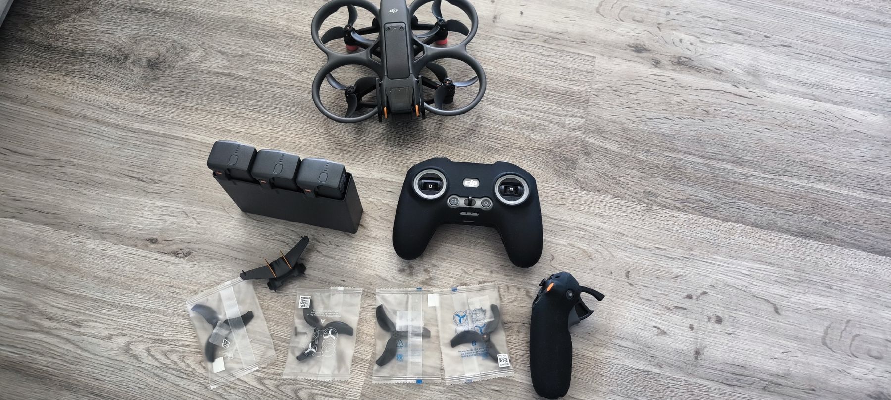 DJI Modellismo RC:  DJI Avata 2 + 3 Akkus + 2 Controller, 2.6h  – Nuovo (secondo la descrizione) da Steffisburg venduto da ele_7hty