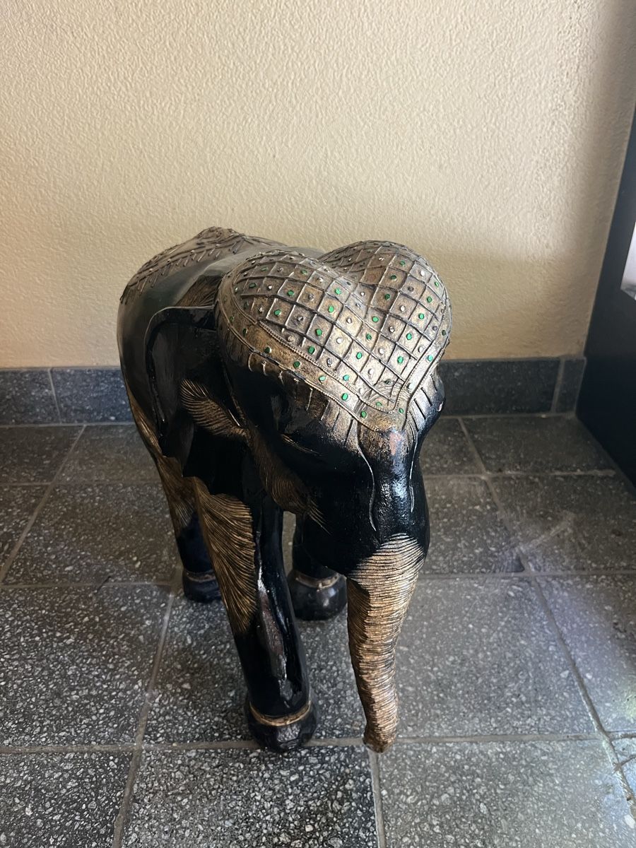 Tutte le decorazioni: DEKO Elefant  – Usato da Basel venduto da Samsam9 1