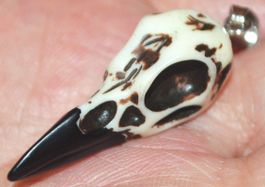 Anhänger L-3436 – Krähe Schädel aus Resin – 3,5 cm