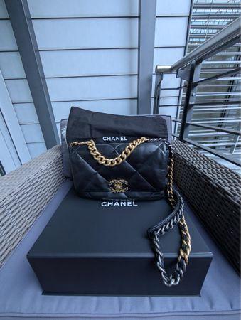 Authentic Chanel 19 Bag, Top Zustand