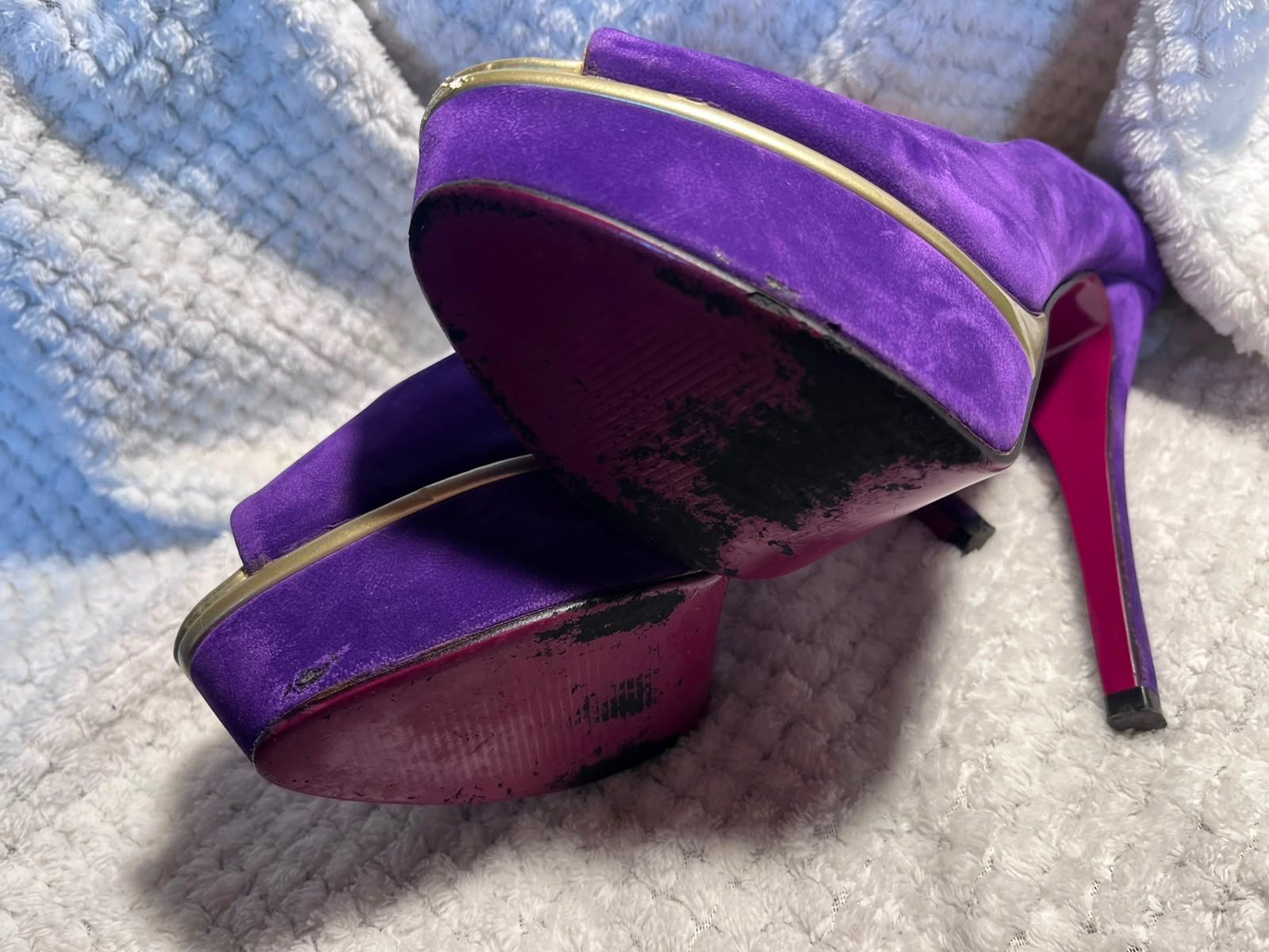 Damenschuhe: Violette High Heels Peep Toe aus samtigem Veloursleder – Gebraucht aus Flüelen von Raubkatze-Achilles 3