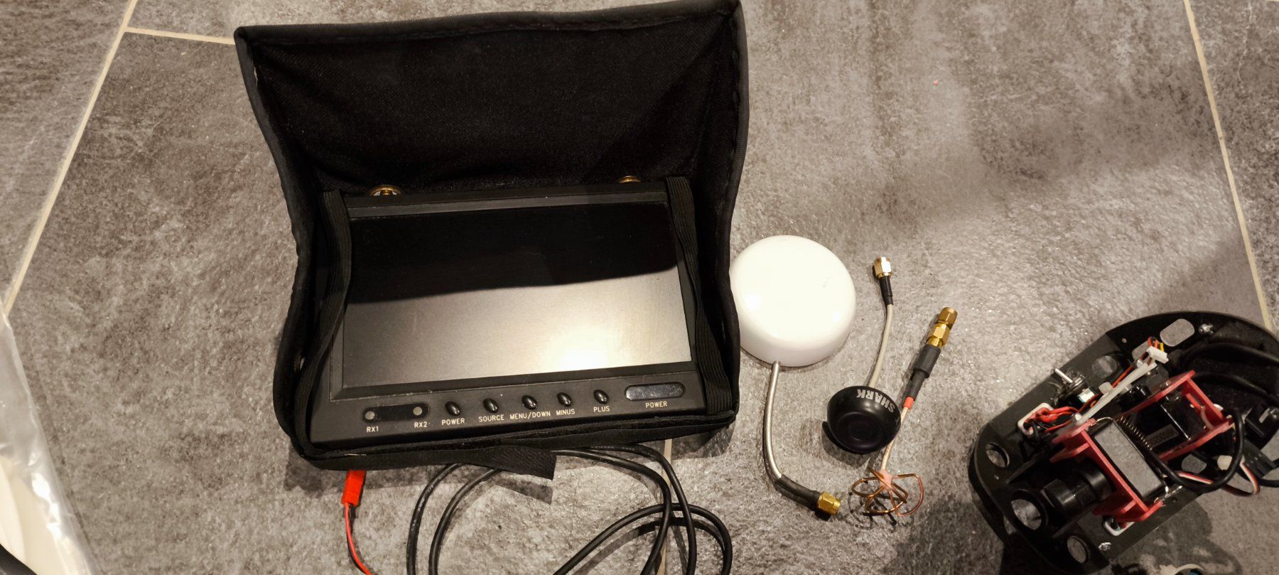 DJI Modellismo RC: Alte DJI Drohne mit FPV Cams, Sender, LCD Empfänger Screen – Difettoso da Welschenrohr venduto da Andi82 6