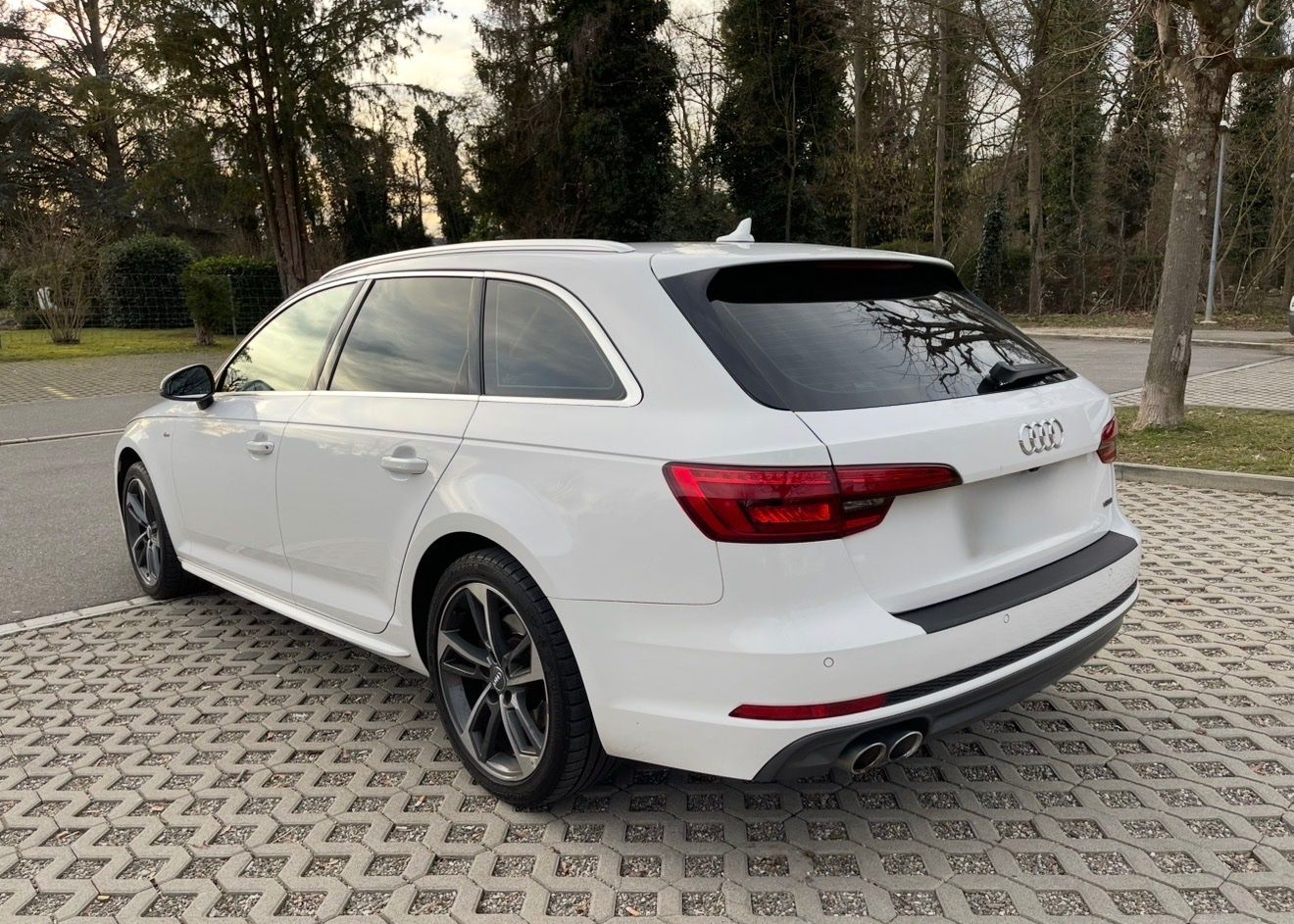 Audi Automobili: Audi A4 B9 2.0 Tdi S-Line Quattro 190Ps – Usato da Baden venduto da EMRUBE 2