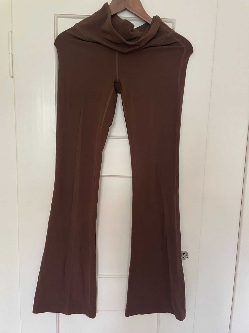 Lululemon Leggings: Lululemon Flare Leggins – Usato da Zürich venduto da hol_wwr2