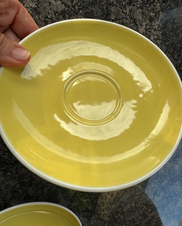 Rössler Teller: 2 Rössler Teller Gelb -  Unterteller 15.5 cm – Gebraucht aus Rothrist von Luckywinner 1