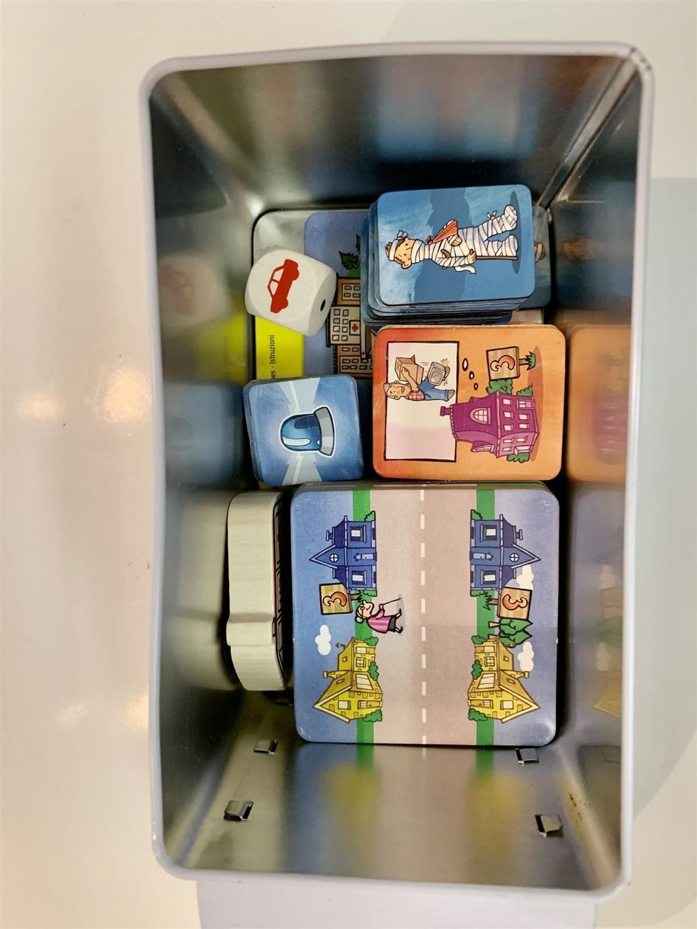 Spielzeuge: Krankenwagenspiel Blechdose komplett – Gebraucht aus Kerzers von tisyayasuBE 4