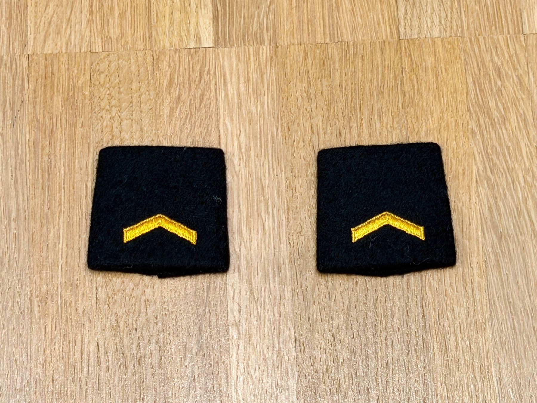 Schweizer Armee Uniformi: Schulterpatten Korporal – Usato da Riehen venduto da Kpl_Oberloescher