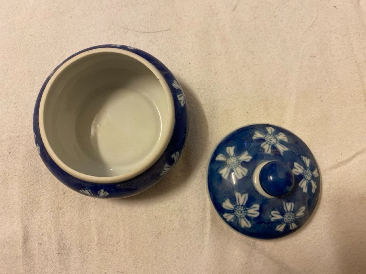 Vasen & Gefässe: Vase und Dose blau-weiss gemustert – Gebraucht aus sursee von trilli-tralli 6