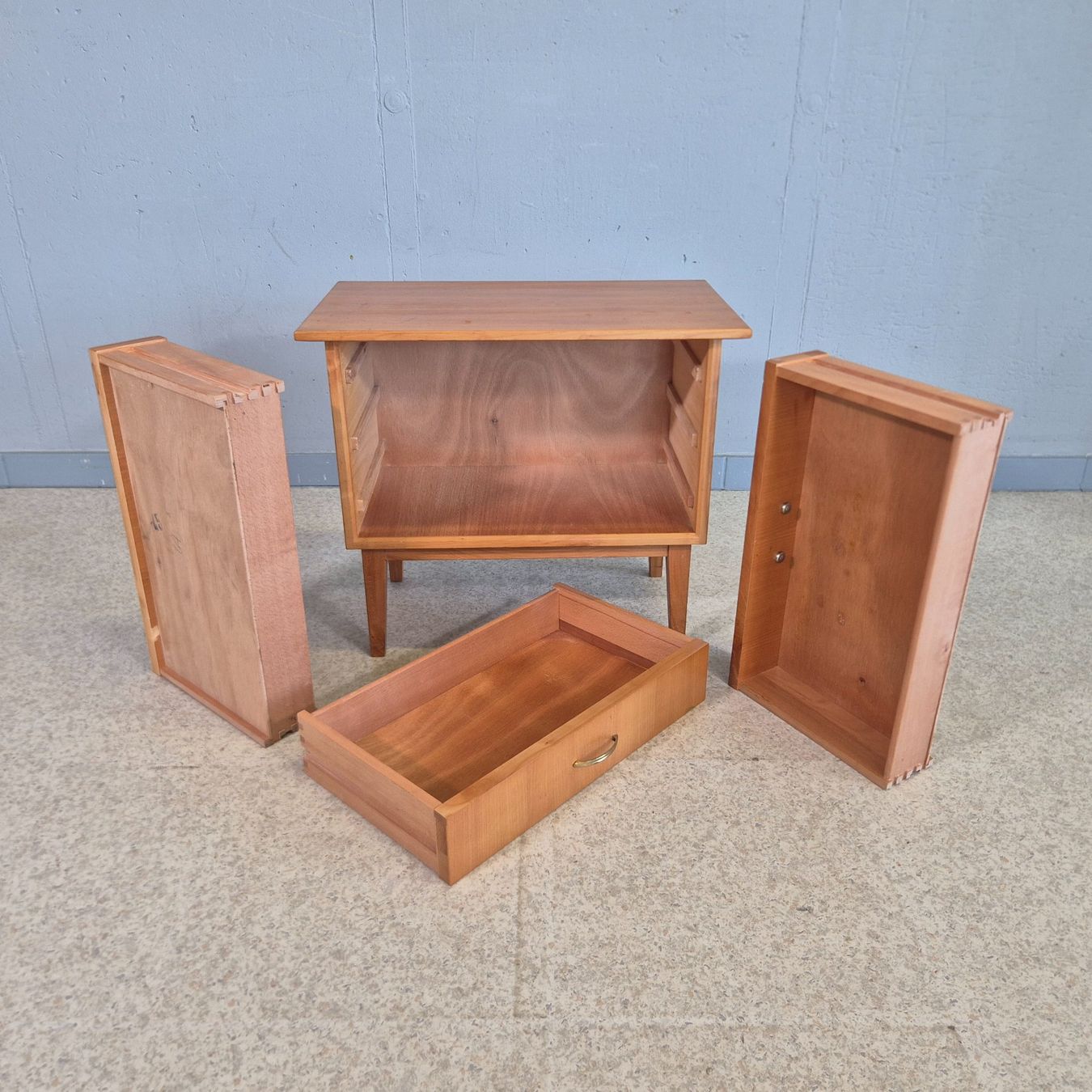 Tables de nuit: 60s Night-Stand Nachttisch Schubladenkommode Holz Kommode – D'occasion à Nottwil par Wondewa-Shop 2